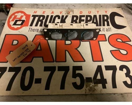 2006 FREIGHTLINER M2 106 FREIGHTLINER M2 106 Temperature Control