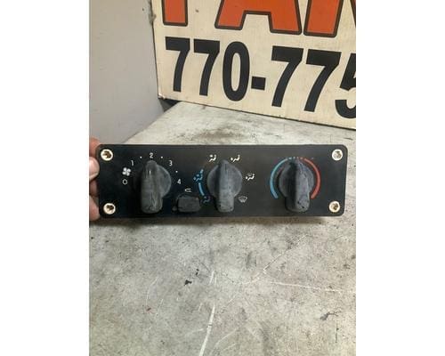 FREIGHTLINER M2 106 Temperature Control
