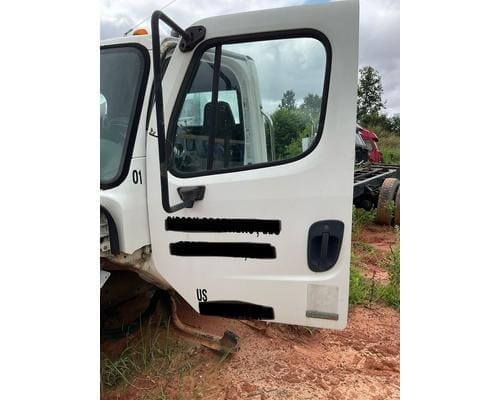 2004 FREIGHTLINER M2 106 FREIGHTLINER M2, 1FVACWDC94HN29588, Left Door Assembly, Front