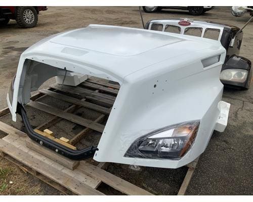 2023 FREIGHTLINER Cascadia Hood