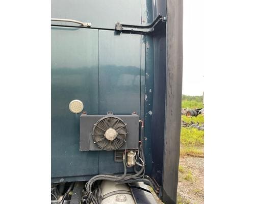 2010 KENWORTH T700 KENWORTH T700, 1XKFDP9X2CJ296598, Right Side Fairing