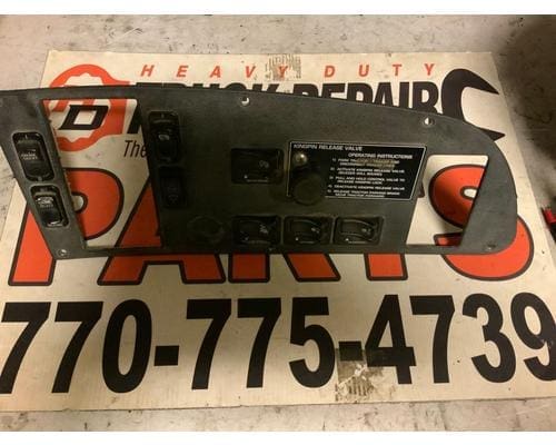 2013 PETERBILT 587 Dash Panel