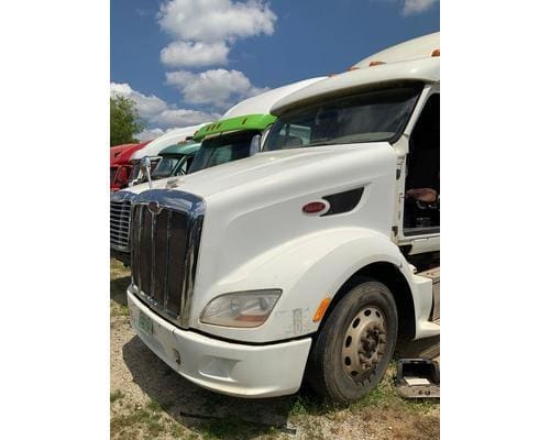 2011 PETERBILT 587 Hood