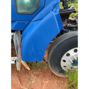 1999 STERLING L9500 SERIES STERLING 9500, 2FWYHWE37XAF40598, Right Fender