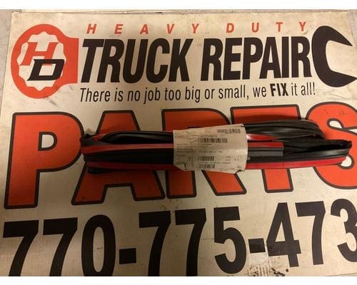 75001657 OEM Paccar Seal Channel/Glass