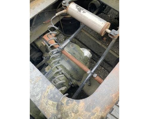 Eaton DS404 axle housing from a 2002 Western Star 4964EX with Hendrickson suspension
